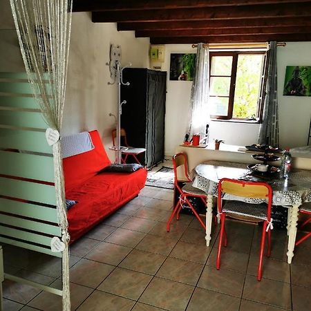 Studio Tres Agreable Totalement Independant Dans Maison Avec Cour Sans Vis A Vis Vittel Exterior photo