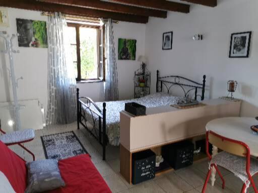 Studio Tres Agreable Totalement Independant Dans Maison Avec Cour Sans Vis A Vis Vittel Exterior photo