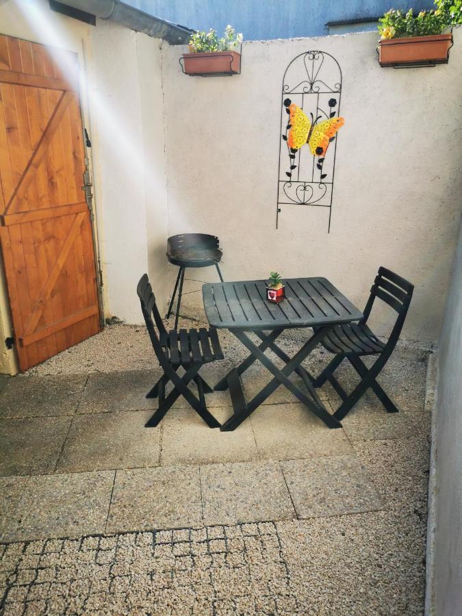 Studio Tres Agreable Totalement Independant Dans Maison Avec Cour Sans Vis A Vis Vittel Exterior photo