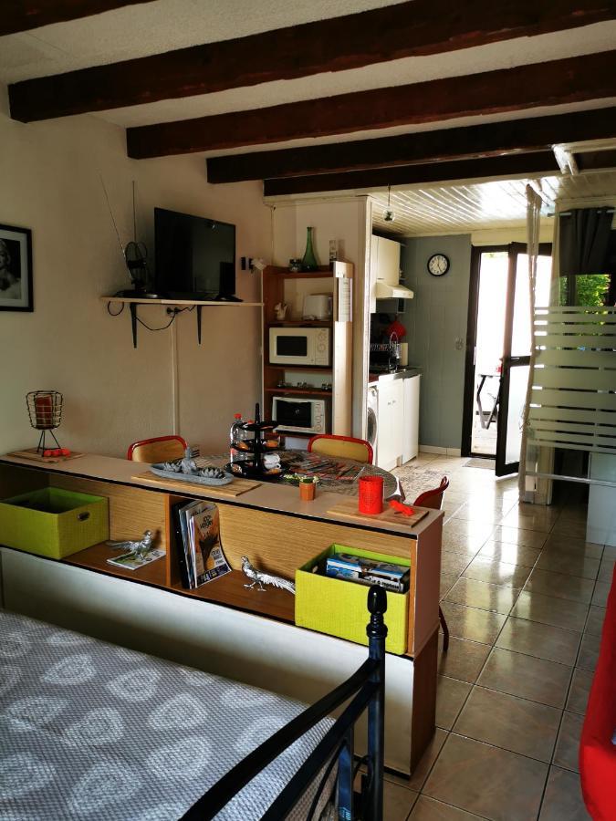 Studio Tres Agreable Totalement Independant Dans Maison Avec Cour Sans Vis A Vis Vittel Exterior photo